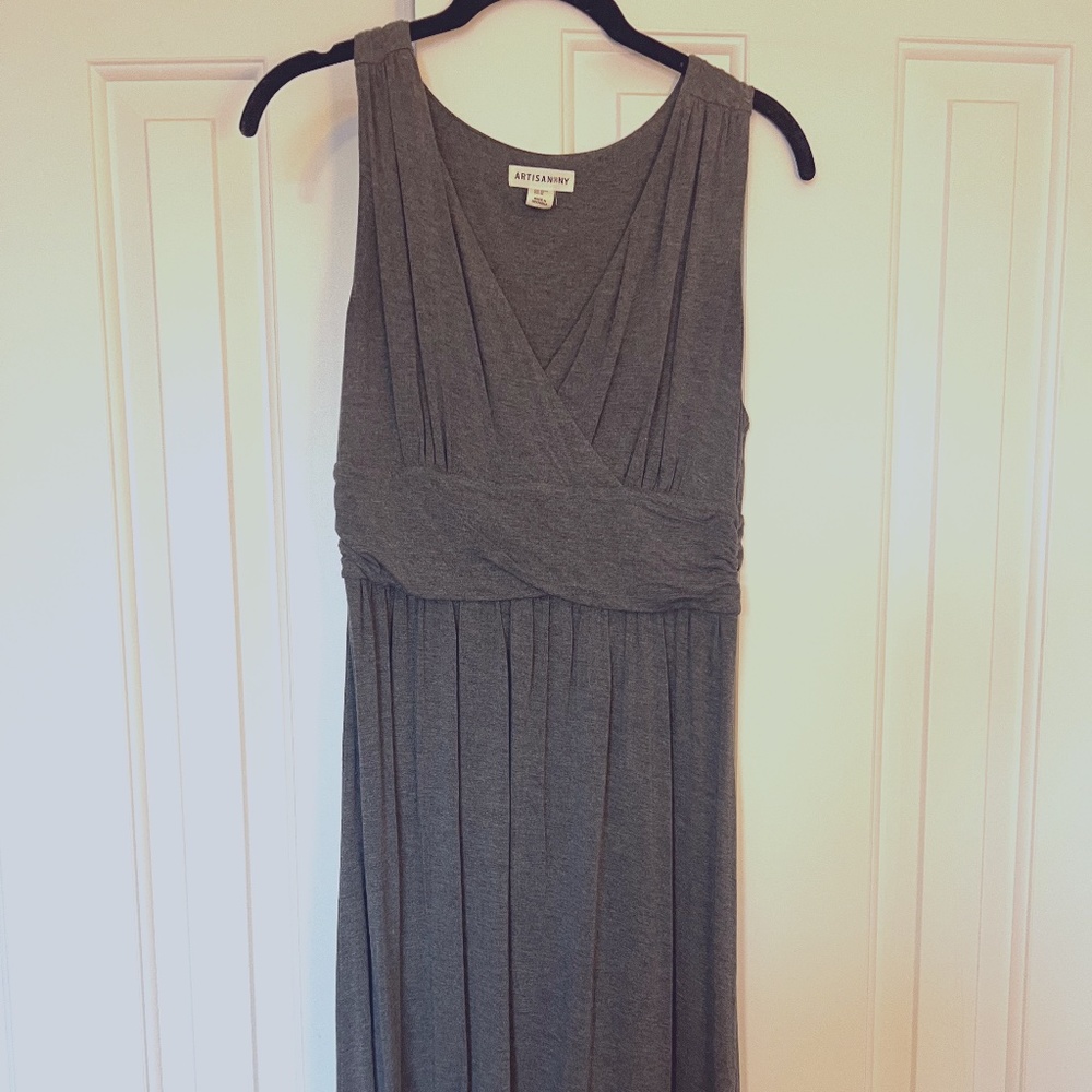 Gorgeous gray midi sleeveless dress